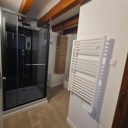 Maison Auvergnate Entièrement Rénovée